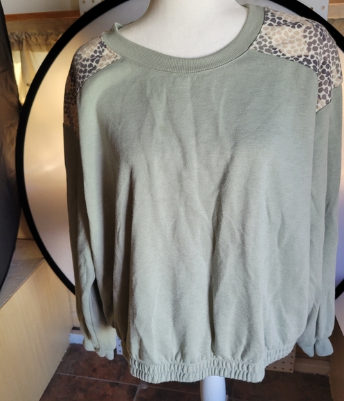 Oli Viv size 3X green Animal‎ Print sweatshirt - Picture 1 of 4